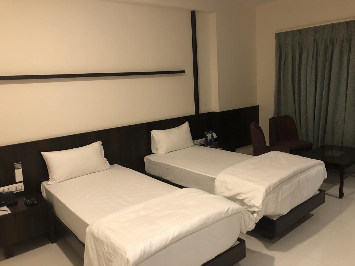 กีริยาด โฮเทล วิชายาปุระ บาย โอทีเอชพีแอล Hotel บิจาปุร์ ภายนอก รูปภาพ