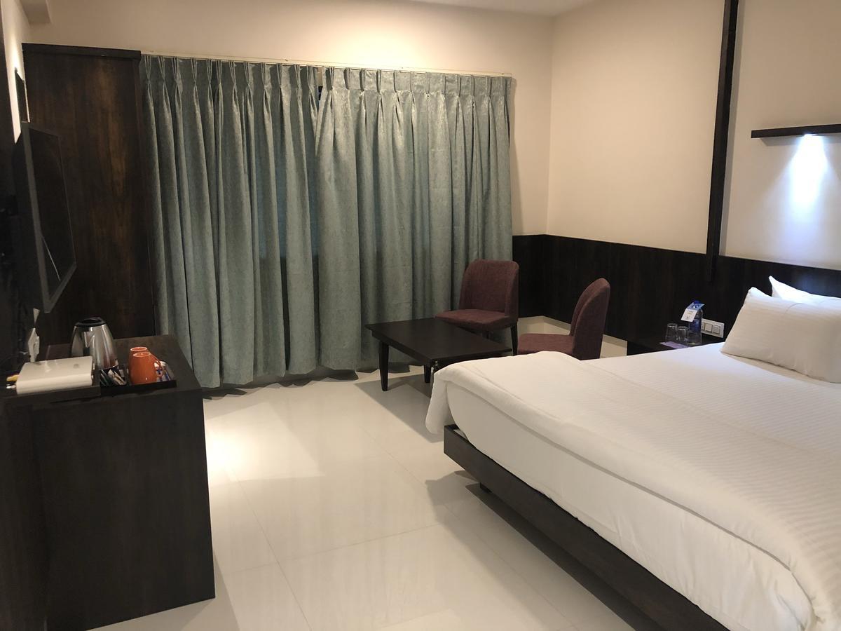 กีริยาด โฮเทล วิชายาปุระ บาย โอทีเอชพีแอล Hotel บิจาปุร์ ภายนอก รูปภาพ